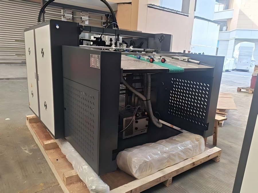 Noua mașină de laminat Star YFMD-1050 automată de mare viteză este pe cale să fie expediată în Brazilia!