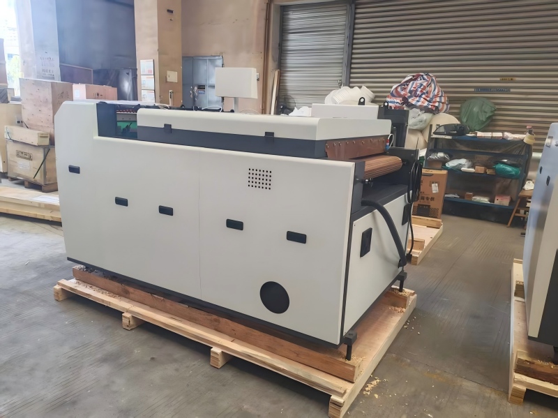 Noua mașină automată de acoperire UV Star SGUV-760A va fi livrată în curând.